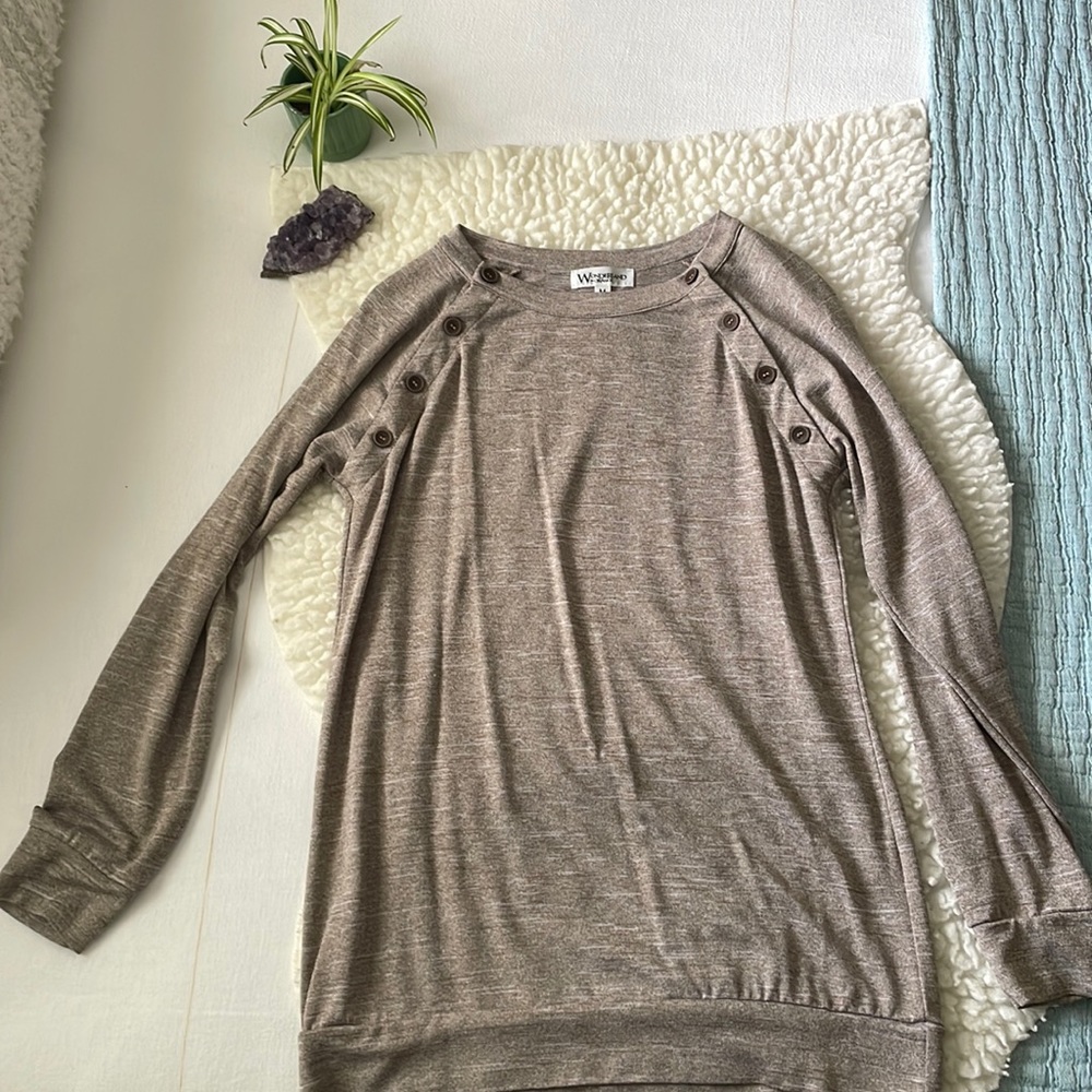 Button accent tunic 👢
